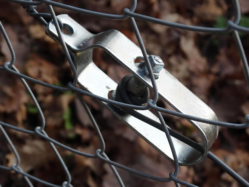 Tendifilo zincato (Free Immages Pixabay fence-tensioner-fence-wire-590623)